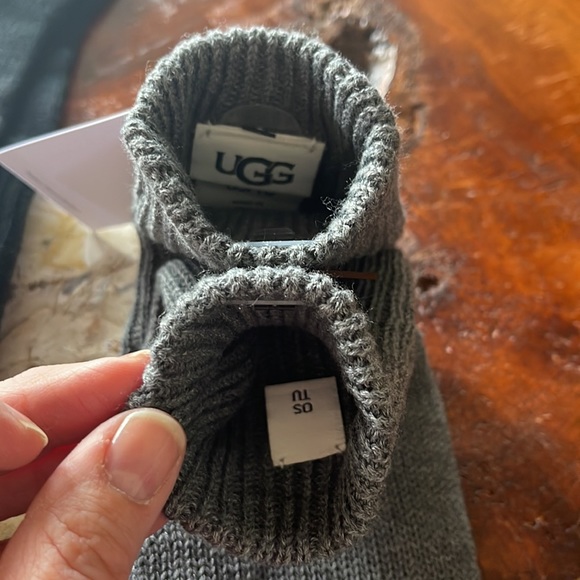 NWT UGG gloves one size - Picture 10 of 10